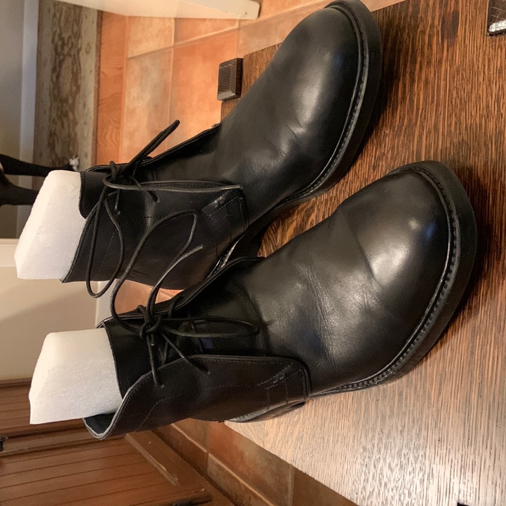 Mens Frye black chukkas 11.5 D in great shape , only worn a couple times